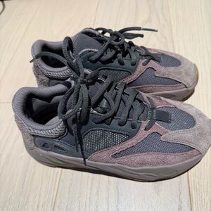 Yeezy Boost 700 ‘Mauve’